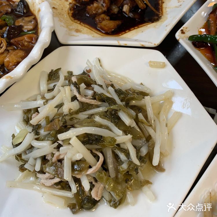 老板便宜了个零头 整体体验还行的，小炒肉