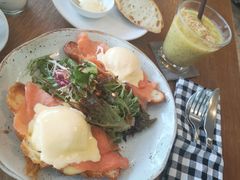 熏三文鱼班尼迪克蛋-ROAST coffee & eatery