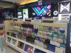 -上海化妆品时尚名品店