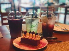 -Chom Cafe and Restaurant