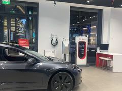 -TESLA 特斯拉(上海太古汇体验店)