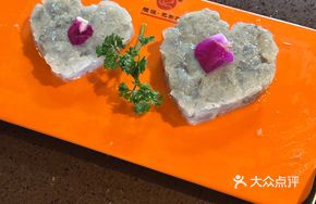 Heart-shaped Dragon Fruit Shrimp Dumplings