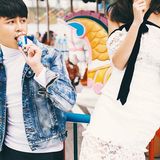 游乐场拍摄情侣写真也是不错的选择哦