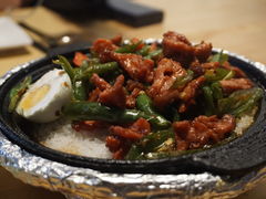 小炒黄牛肉煲仔饭-西华园文化餐吧
