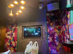 -K+全国连锁KTV(绿地缤纷天地店)