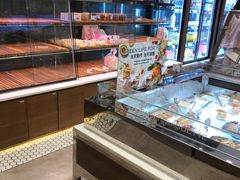 面包甜点陈列柜-巴黎贝甜(昆城广场店)