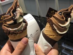 巧克力香草混合甜筒-GODIVA(海岸城店)