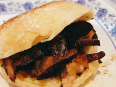 -老天桥酱肉烧饼夹肘子(天桥店)