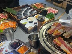 -围炉肉舍•炭烤活鳗•丹东海鲜烤肉(步行街店)