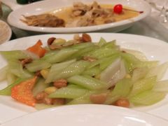 鑫鑫の西芹炒三果-金八仙酒店