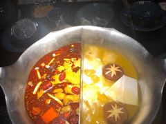 台式麻辣花胶鸡鸳鸯锅-湊湊火锅·茶憩(世博大道店)