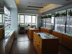 -视野联行眼镜•蔡司•依视路(温江店)