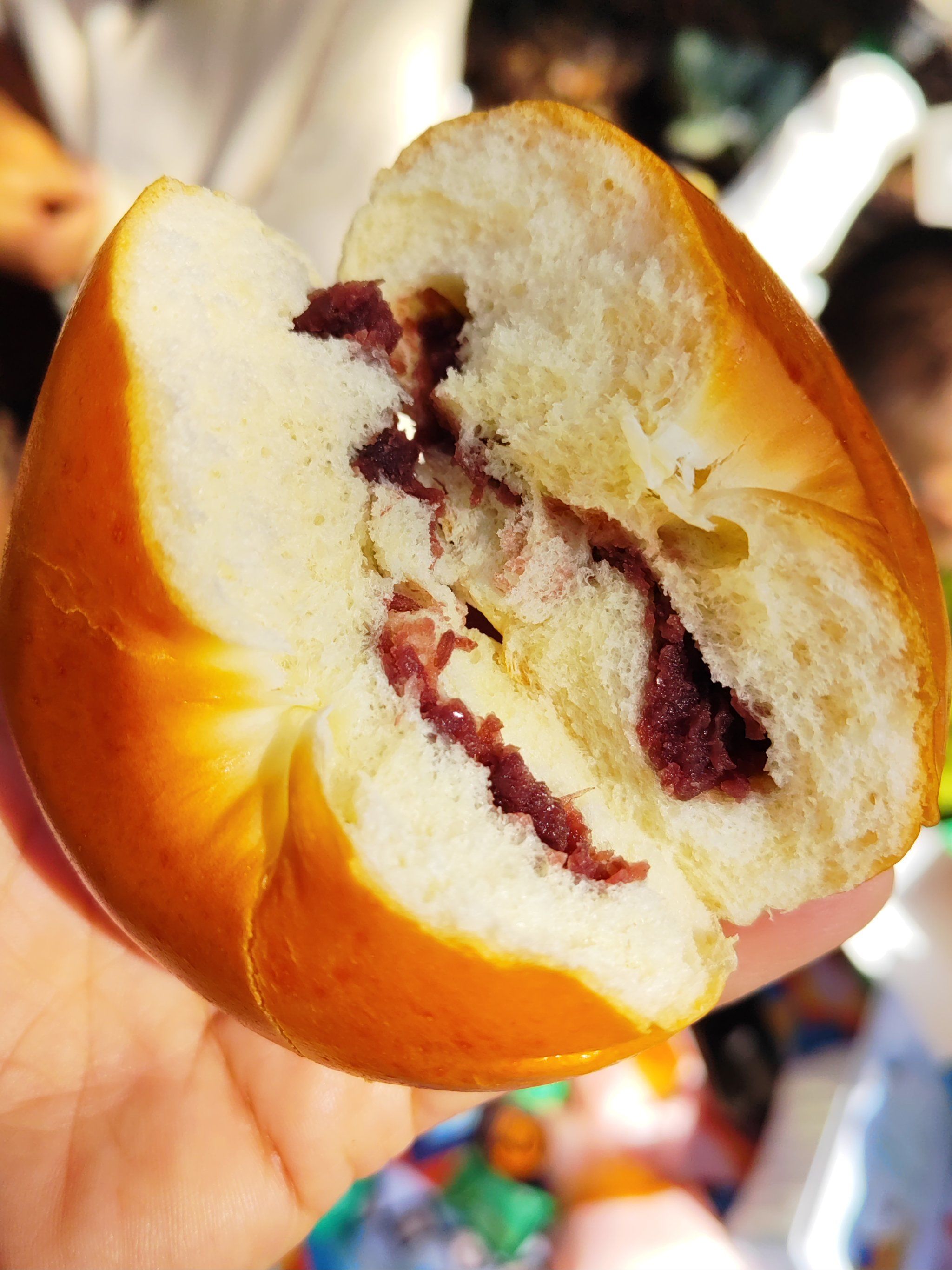 面包新语的红豆餐包,不错哦