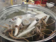 很清甜的汤底-山珍鲜牛肉火锅本地老字号(汕中老店)