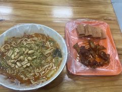 -二钢串叔麻辣烫(华龙大厦店)