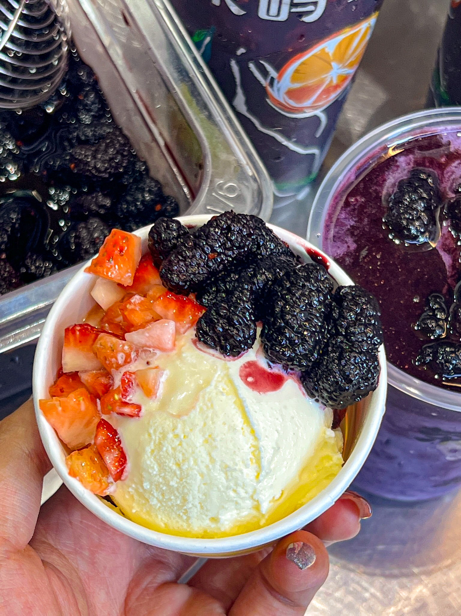 黑桑葚冰淇淋!和哈根达斯诶!