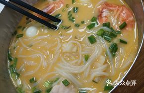 Tom Yum Shrimp Dumpling Noodles