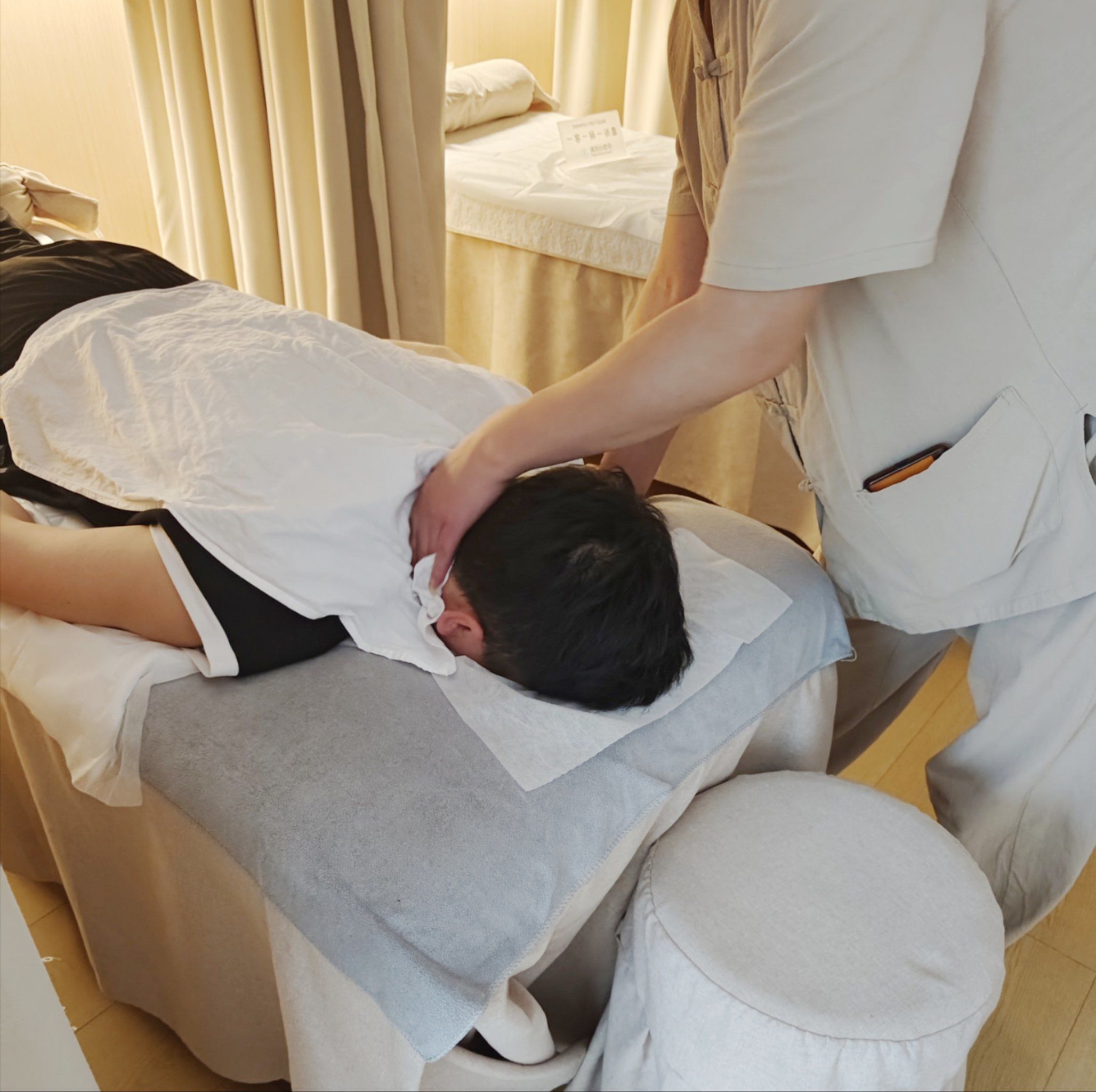 忙碌的生活更需要松弛感,奈晚推拿舒缓你的肩
