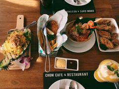 -Chom Cafe and Restaurant