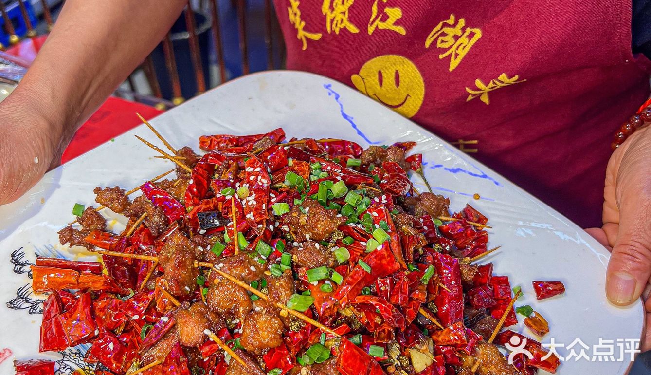 笑傲江湖菜不是网红但很火爆！！！