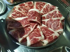 鲜切牛上脑-马路牙子地桌烤肉(工体店)