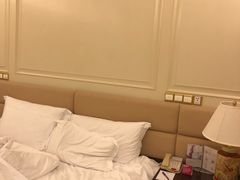 -深圳富苑皇冠假日套房酒店