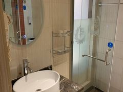 -怡莱酒店(上海大学店)