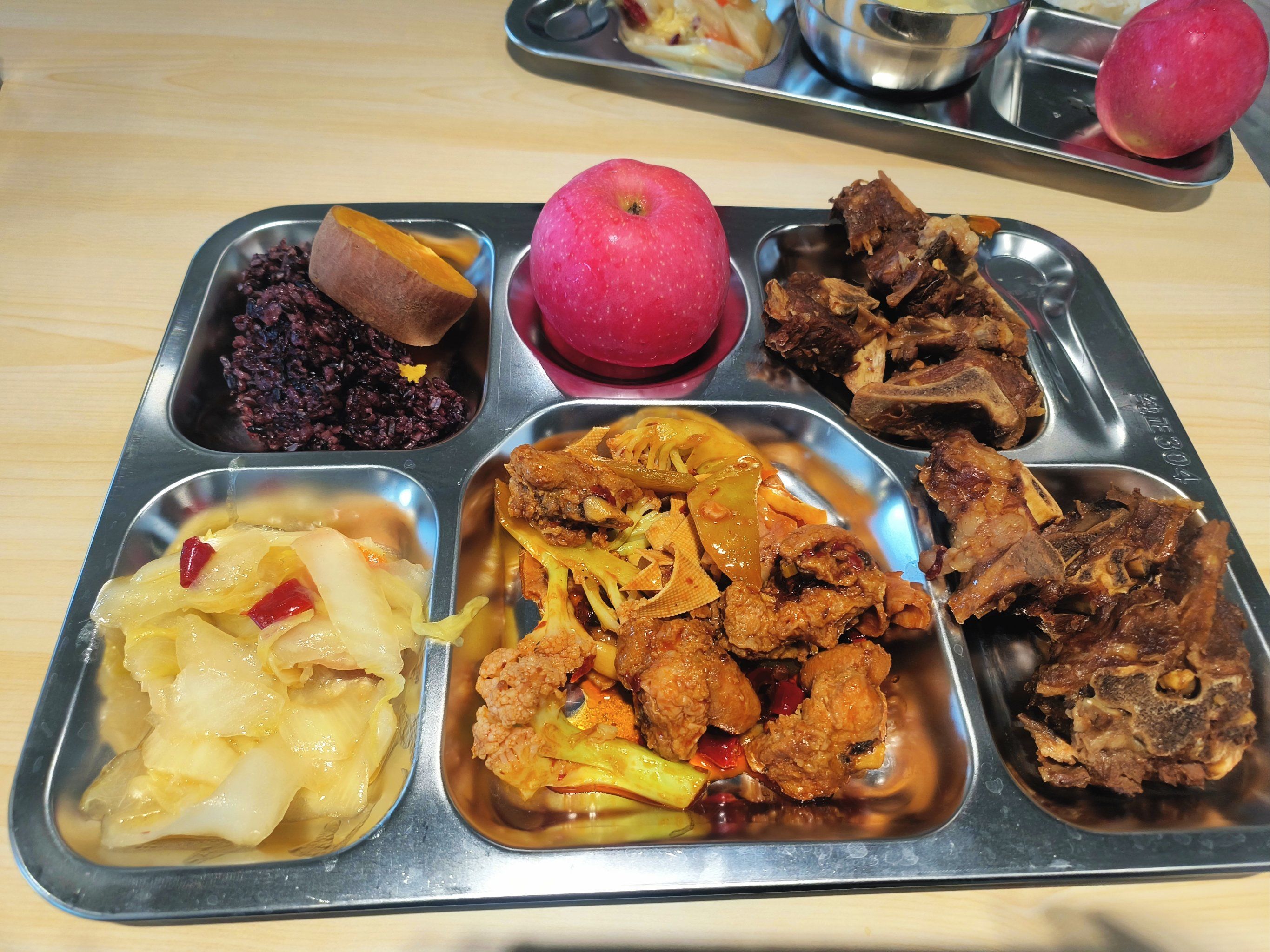 员工餐