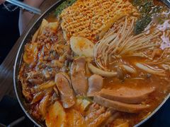 部队锅-MI WU FACTORY米屋美食工厂餐厅(绿地店)