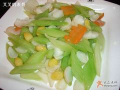 西芹百合炒百果-鸿瑞興面馆(梅岭店)