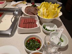 -海底捞火锅鲜切牛肉主题店(长寿路店)