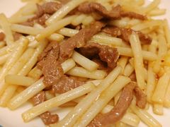 花生芽炒牛柳-山水茶艺馆·点心粤菜·30年老字号