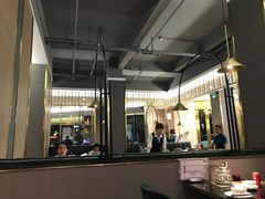 大堂-龙凤点心·饼家(松岗店)