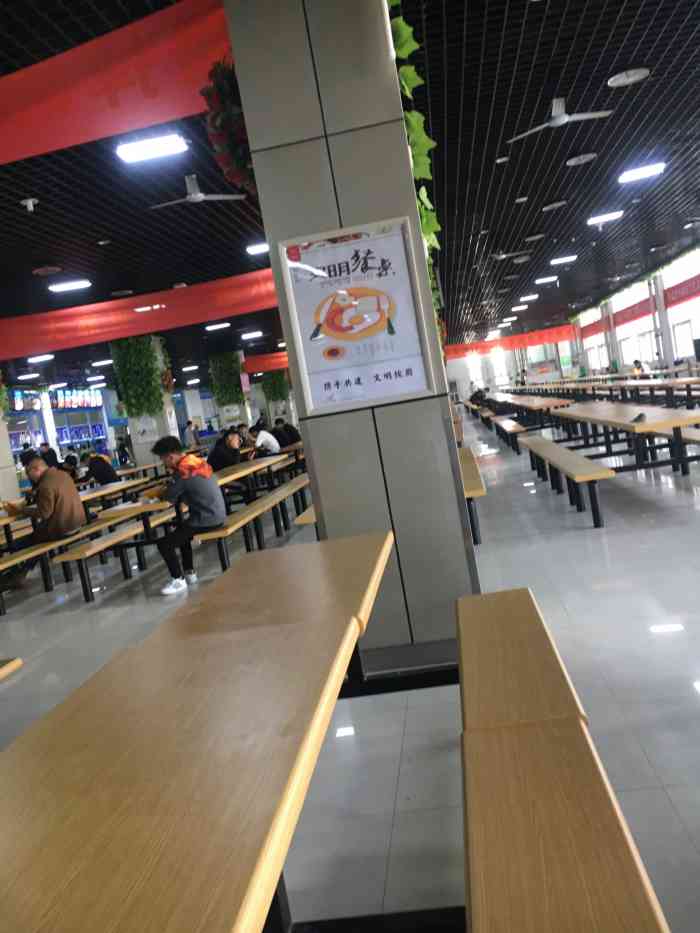 郑州旅游职业学院食堂图片