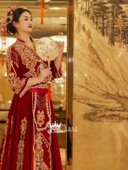 点击看大图 -艾拉·女王婚纱礼服馆