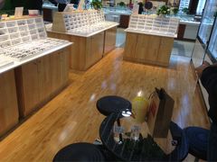 -MiRi眼镜连锁·蔡司·尼康控优点合作店(莘庄店)