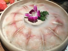 -老牌坊云南鱼豆花火锅(爱建店)