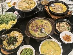 -帅巴人舅母子腊蹄民俗村
