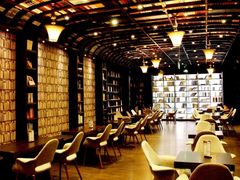 -钟书阁(松江泰晤士小镇店)