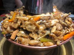 -沪小二炭火蛙锅(淮海中路美食不夜城店)