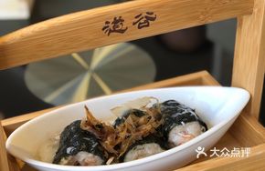 Kombu Rice Roll with Bonito Flakes