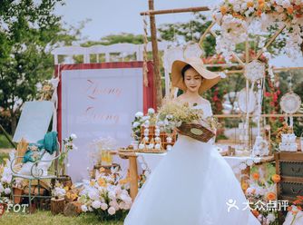 『草坪婚礼｜户外婚礼的绝美颜色』