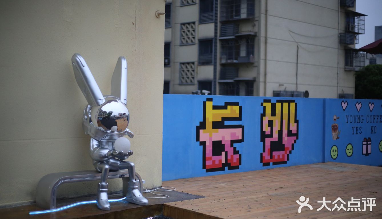 开在长沙河西地铁口的咖啡馆 