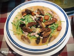 鲜羊肚菌煨豆苗-龙桥私厨·姜花菊花过桥鱼·顺德菜(容桂店)