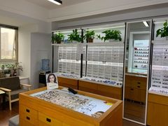 -视野联行眼镜•蔡司•依视路(温江店)