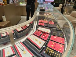 -潮宏基珠宝(天虹石路店)
