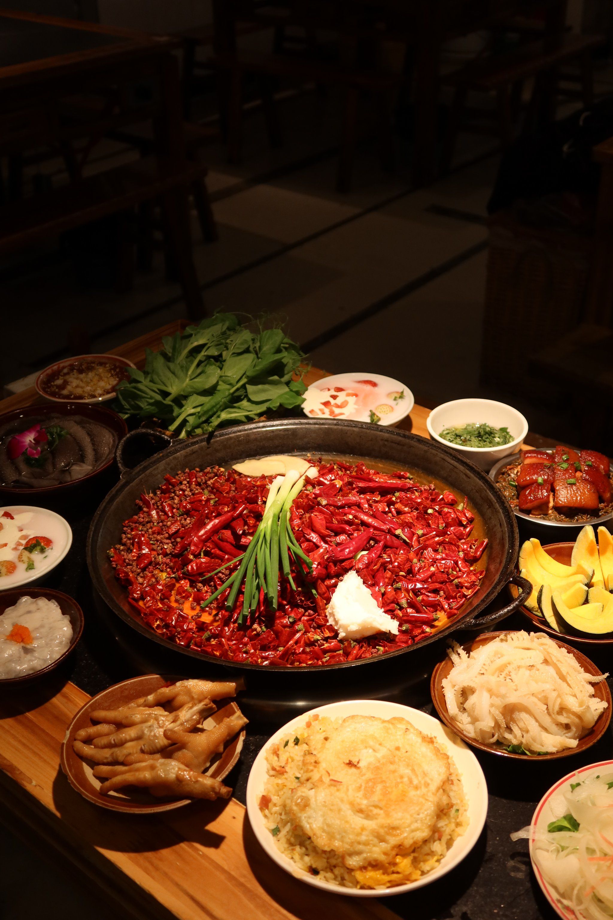 解放碑这家老火锅!本地人打堆堆!