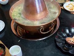 -果松木炭酸菜铜火锅·外婆参鸡汤