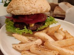 至尊牛肉汉堡-THE CLUBHOUSE(G公寓酒店)