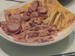 -六泰居·尔滨地标·东北菜(松北店)